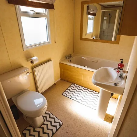 Lochlands 2Br Family Caravan - Pets - Play Park Forfar Exterior photo