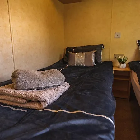 Lochlands 2Br Family Caravan - Pets - Play Park Forfar Exterior photo