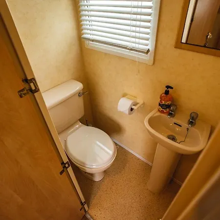 Lochlands 2Br Family Caravan - Pets - Play Park Forfar Exterior photo